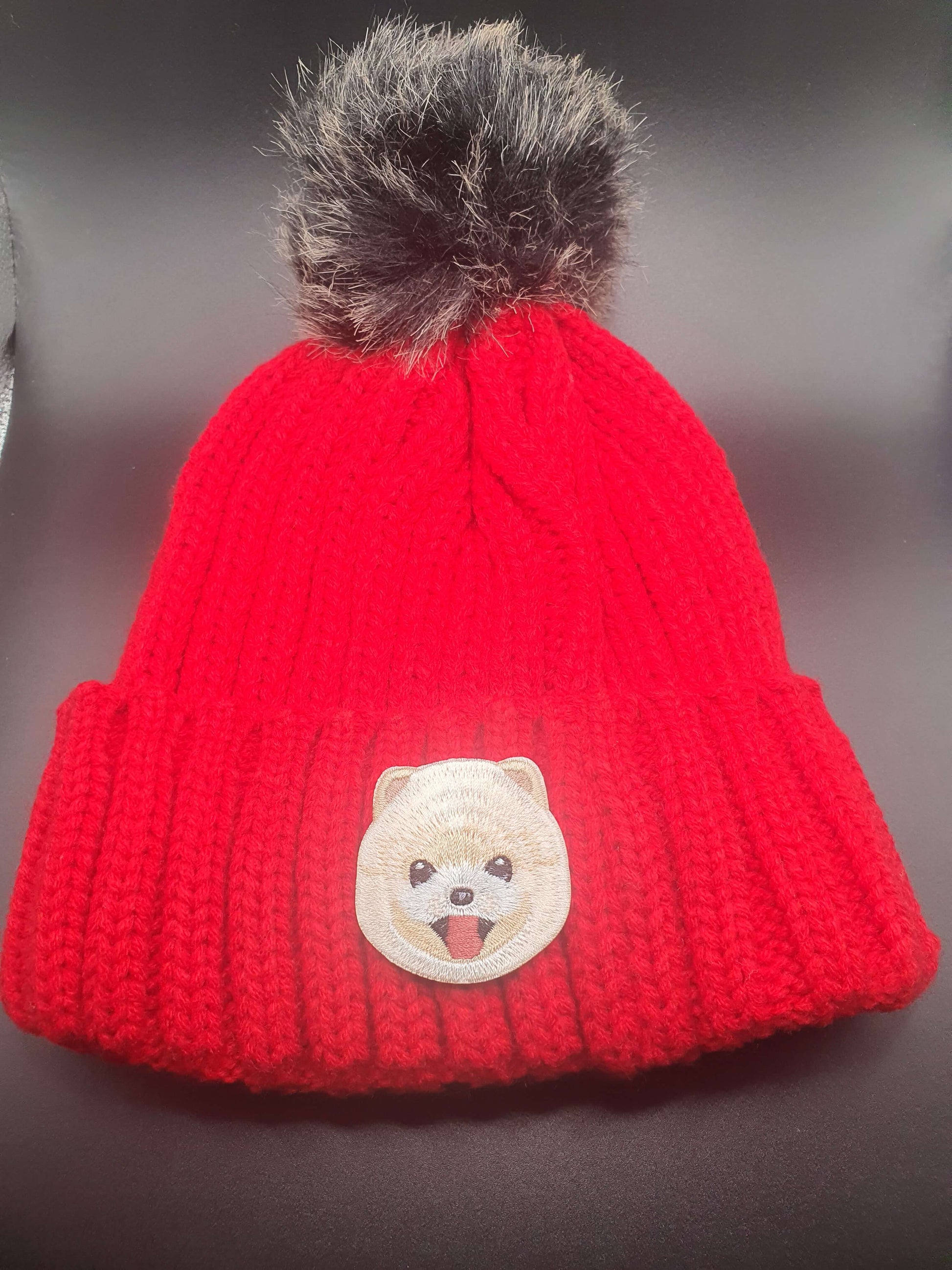 Dog Themed Knitted Beanies - Style's Bug Pomeranian / Red