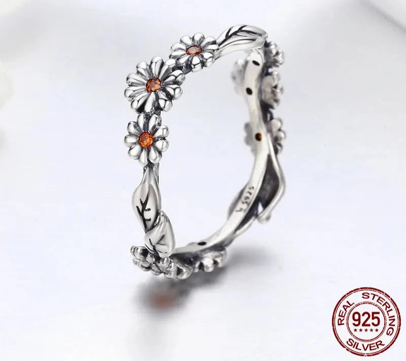 Three Twisted Daisy Flowers Ring