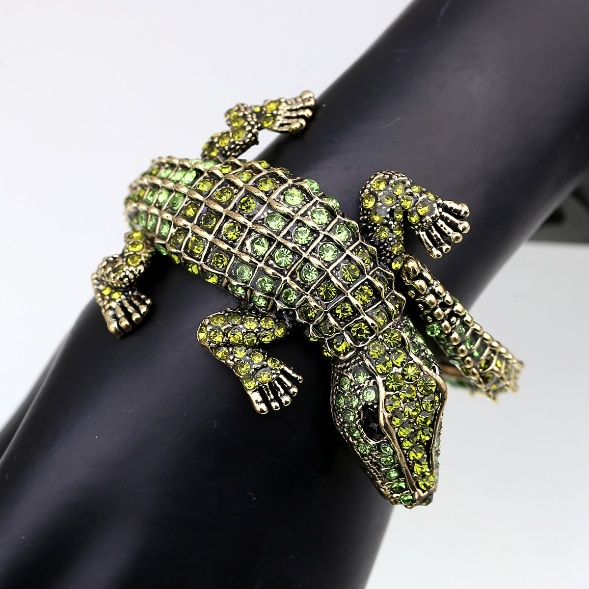 "The Green Beauty" - Realistic Crocodile cuff Bracelet - Style's Bug