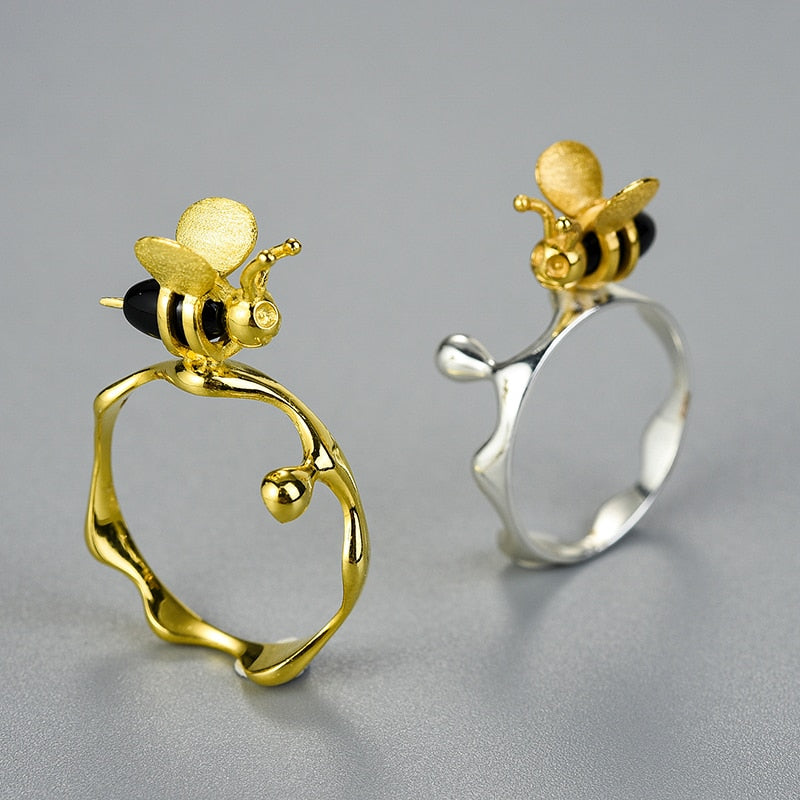 The Honey bee ring - Style's Bug