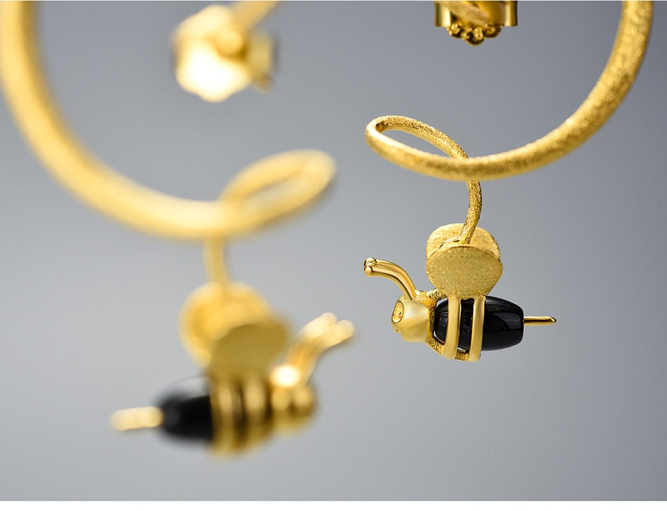 The Honey bee hanging earrings - Style's Bug